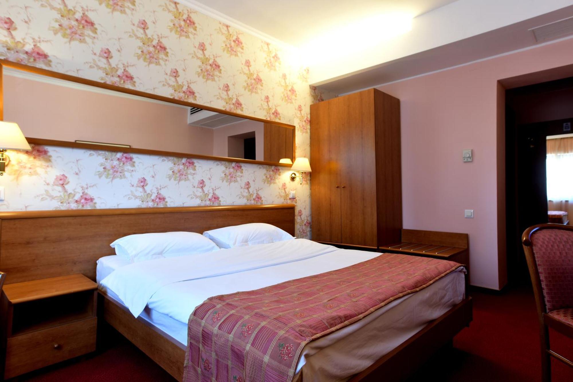 Hotel בראשוב מראה חיצוני תמונה